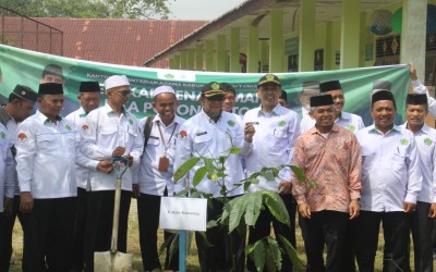Penanaman 1 Juta Pohon Matoa di MTsN 1 Aceh Tamiang